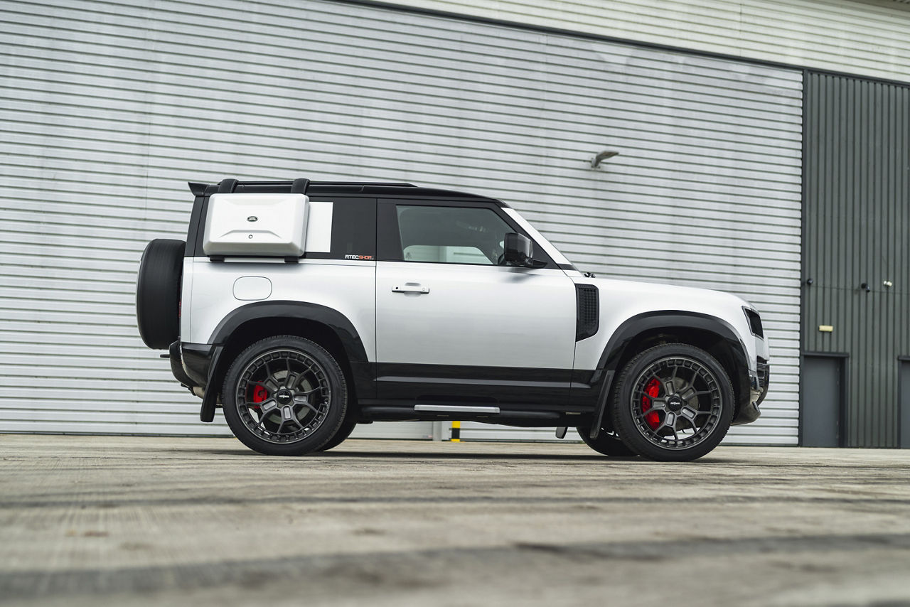 2024 Land Rover Defender - Rotiform ZMO-M - Silver | Rotiform